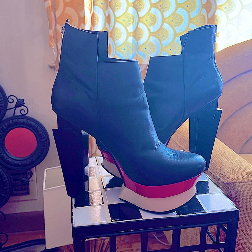 DV8 Dolce Vita sculptured platform heel ankle boots